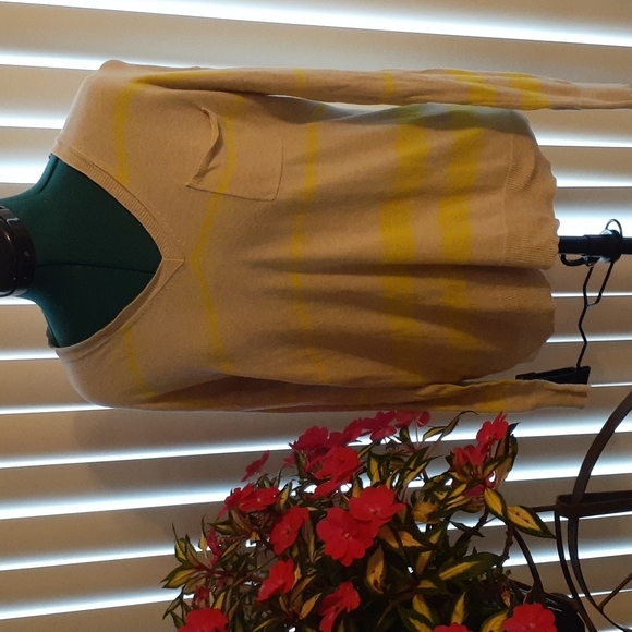 4/$20 GAP sweater - Picture 2 of 4